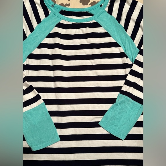 Boutique Me Navy & White w/ Aqua Trim LS Top; Medium; EUC worn once - Picture 8 of 8